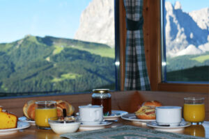 een heerlijk ontbijt in de rifugio van trail experience